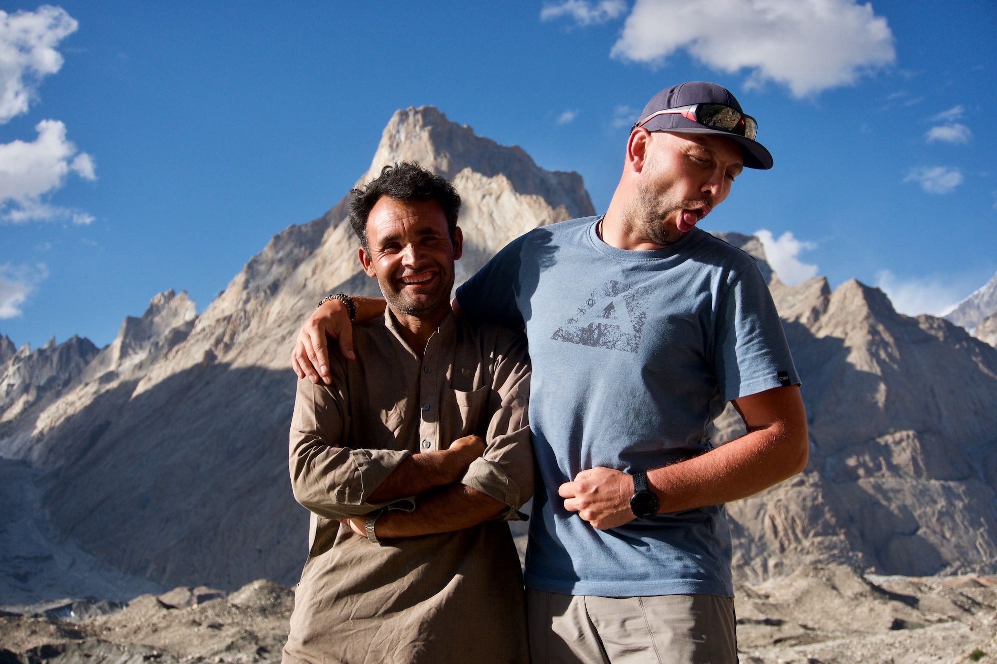Pákistán – po ledovci k horským velikánům
